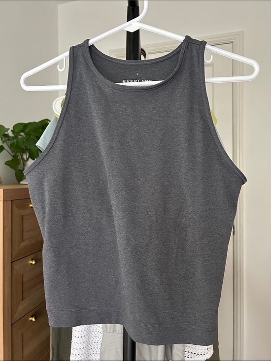 Everlane Tops - Everlane Perform Tank. Size medium. PTP 16”. Built in shelf bra. Like new.